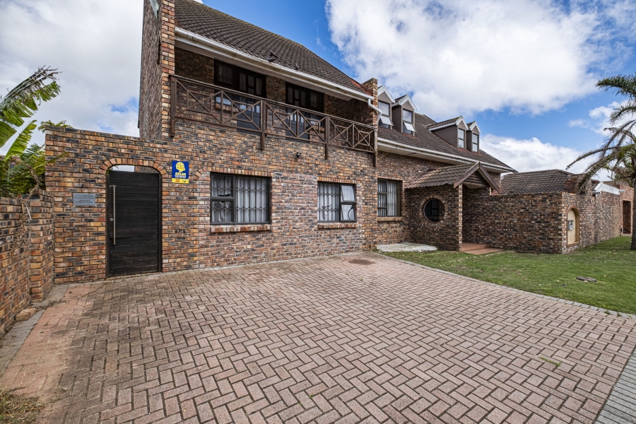 9 Bedroom Property for Sale in Summerstrand Eastern Cape